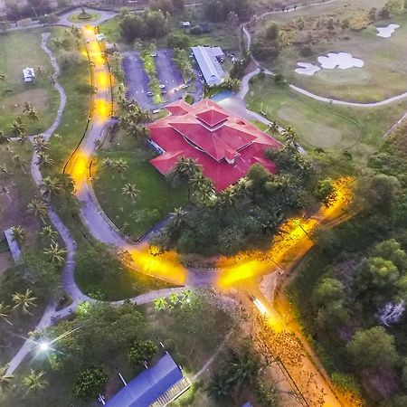 Artitaya Borneo Golf & Resort Papar Buitenkant foto