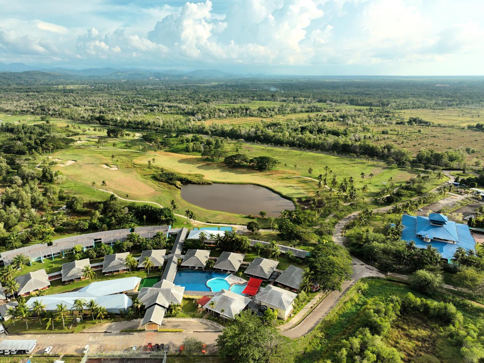 Artitaya Borneo Golf & Resort Papar Buitenkant foto