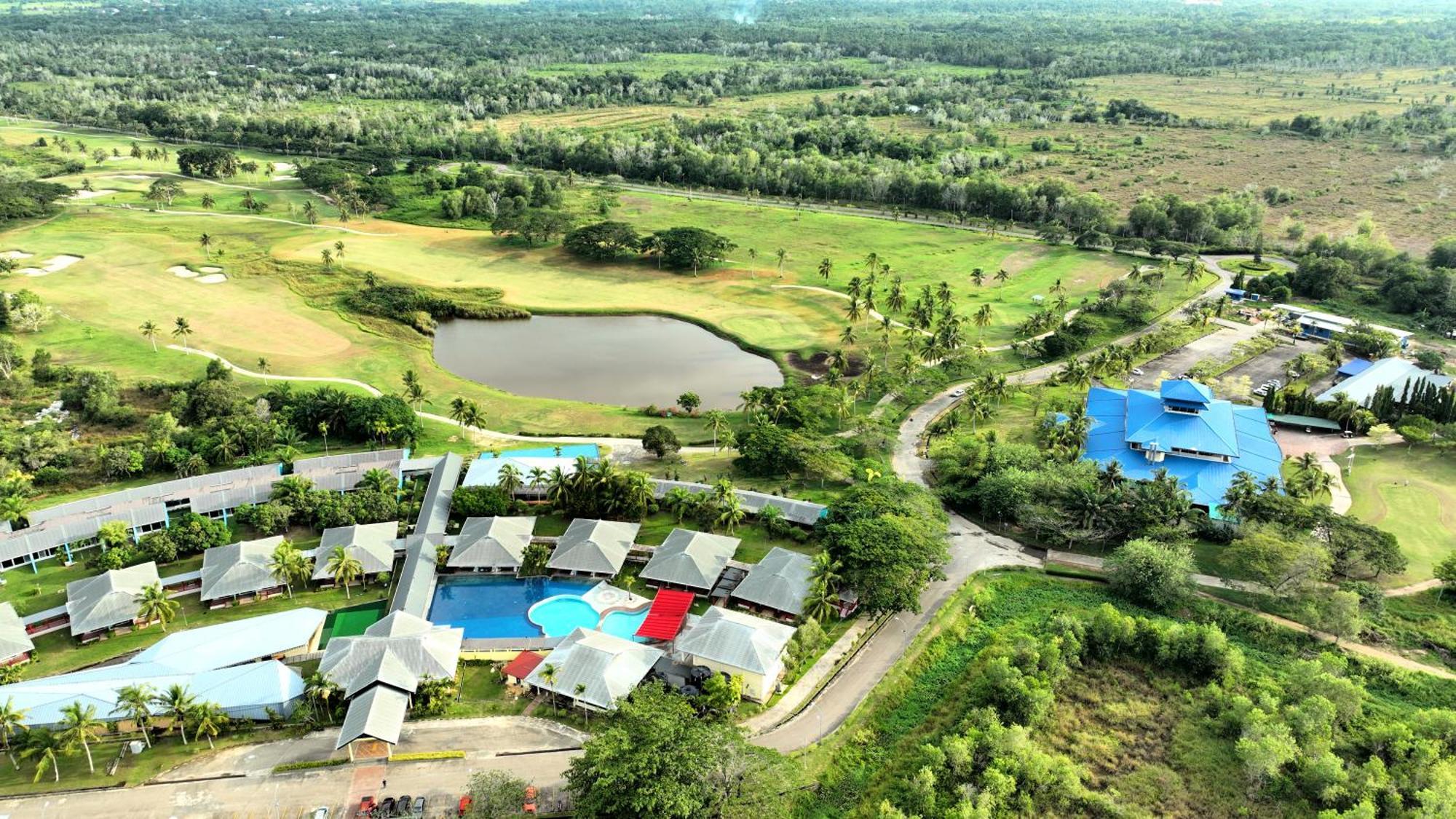 Artitaya Borneo Golf & Resort Papar Buitenkant foto