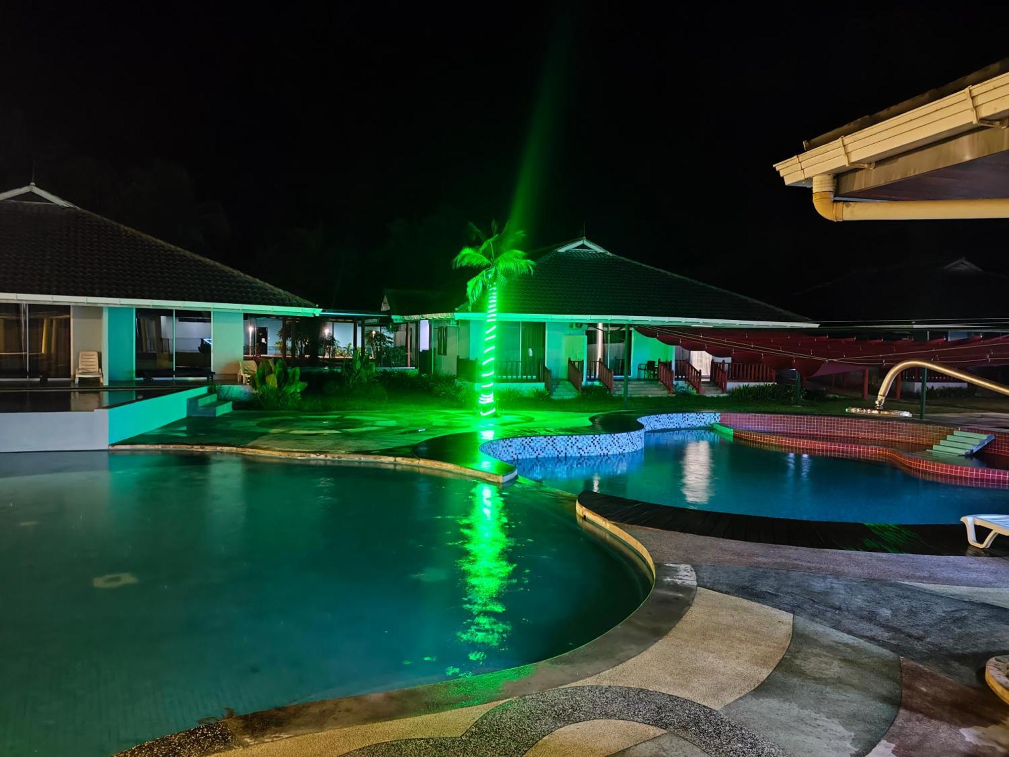 Artitaya Borneo Golf & Resort Papar Buitenkant foto